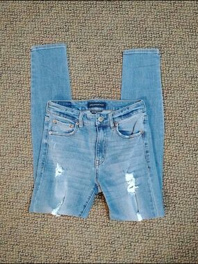 Aeropostale Women's Light Blue Distressed Skinny Jeans